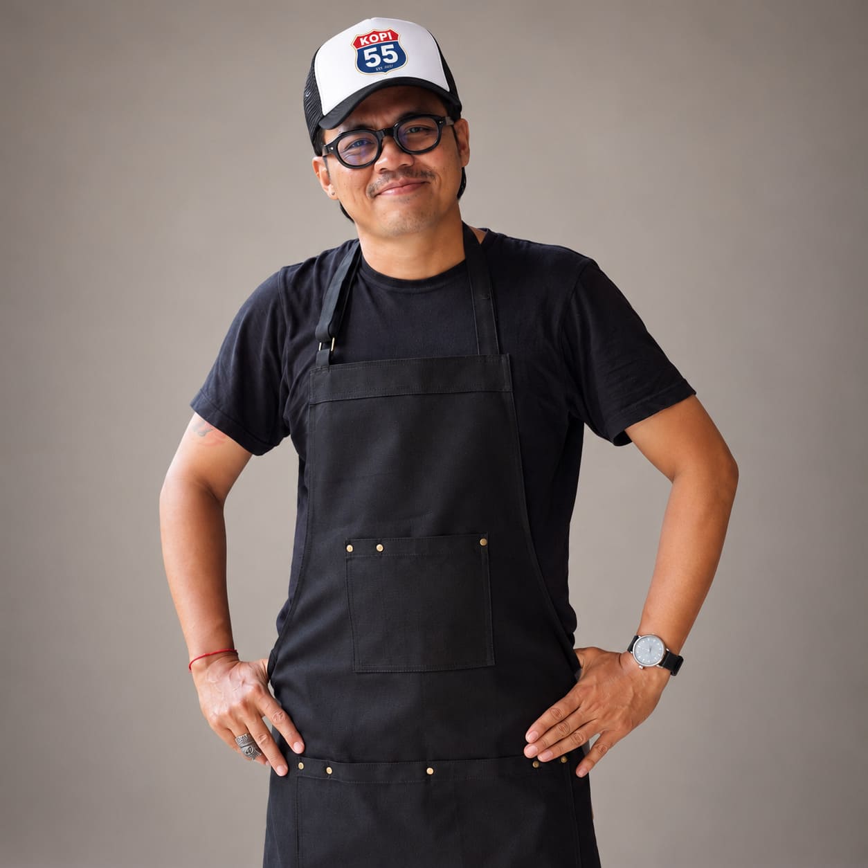 Apron Canvas Barista dan Topi Custom untuk UMKM Cafe di Jogja – Raven Apron