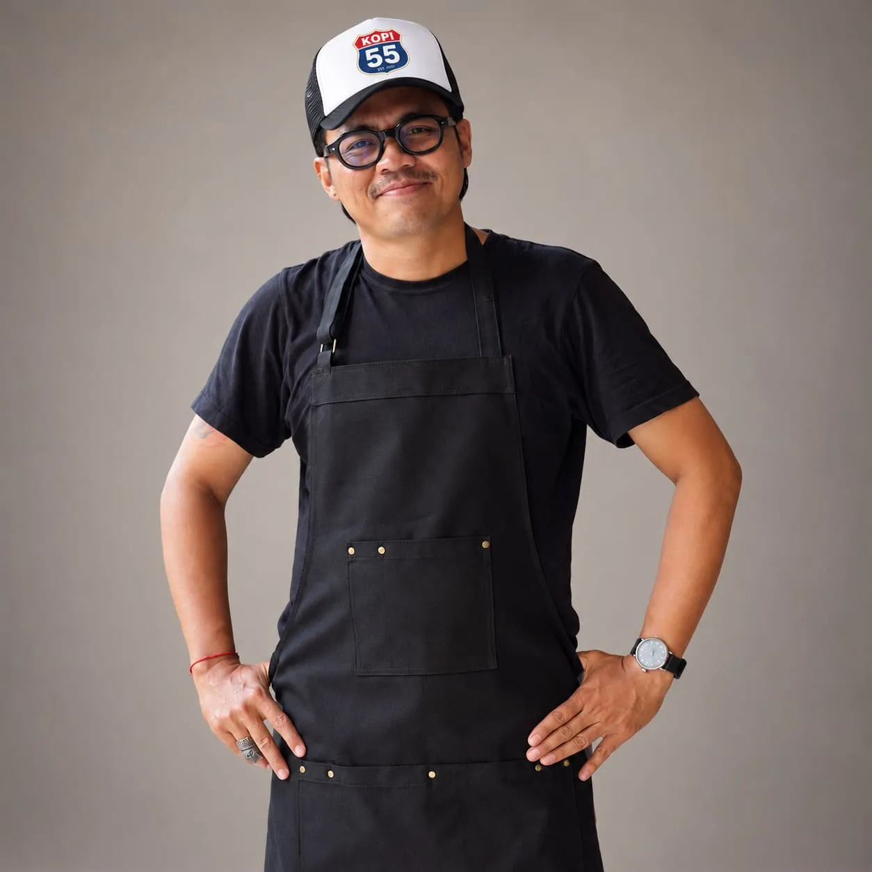Apron Canvas Barista dan Topi Custom untuk UMKM Cafe di Jogja – Raven Apron